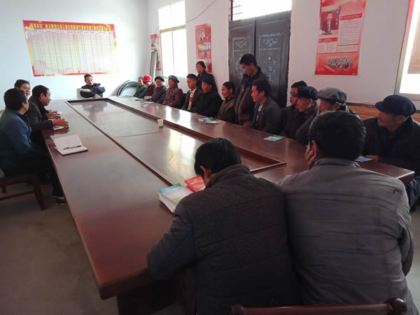 隴運集團(tuán)公司積極開展寧強村冬季花椒養(yǎng)護(hù)培訓(xùn)